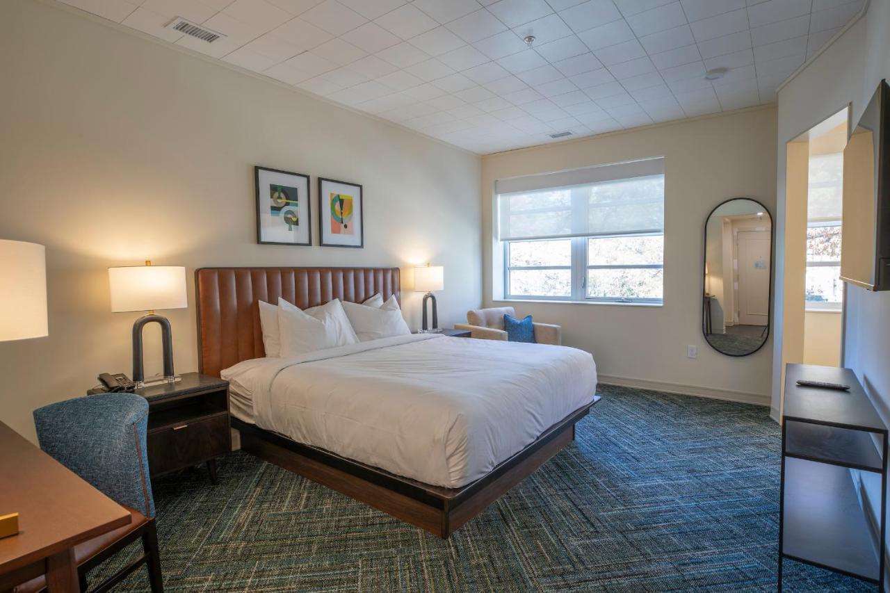 The Holbrook Hotel Danville Bagian luar foto