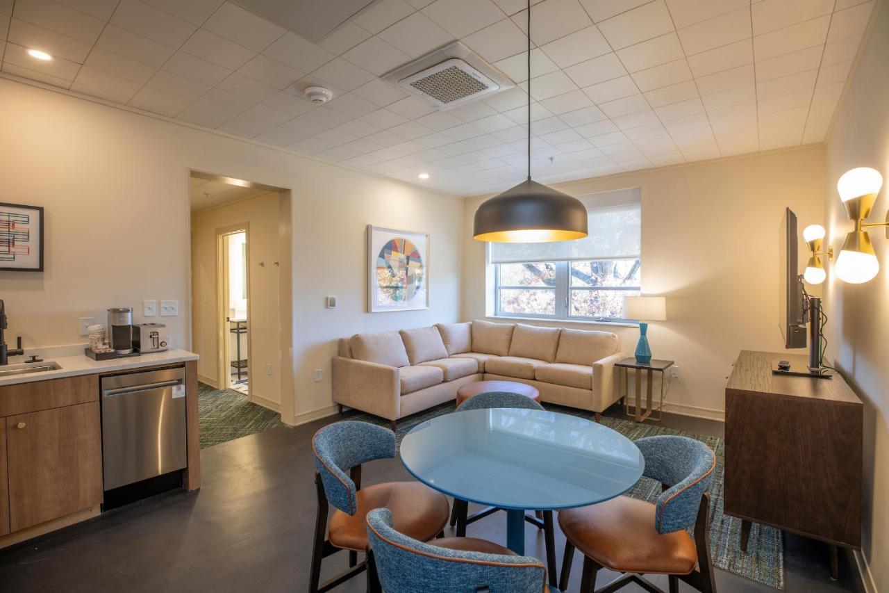 The Holbrook Hotel Danville Bagian luar foto