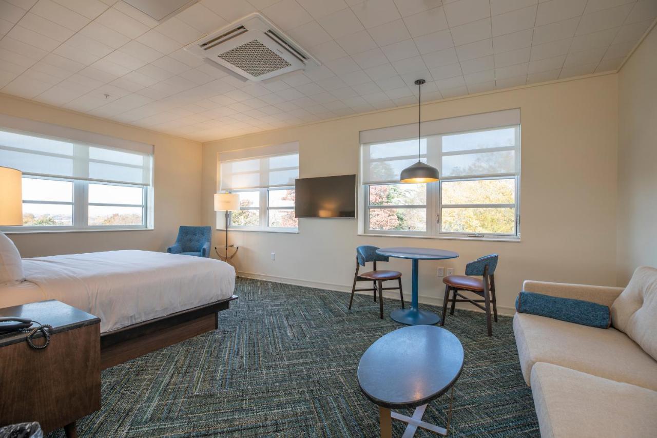 The Holbrook Hotel Danville Bagian luar foto