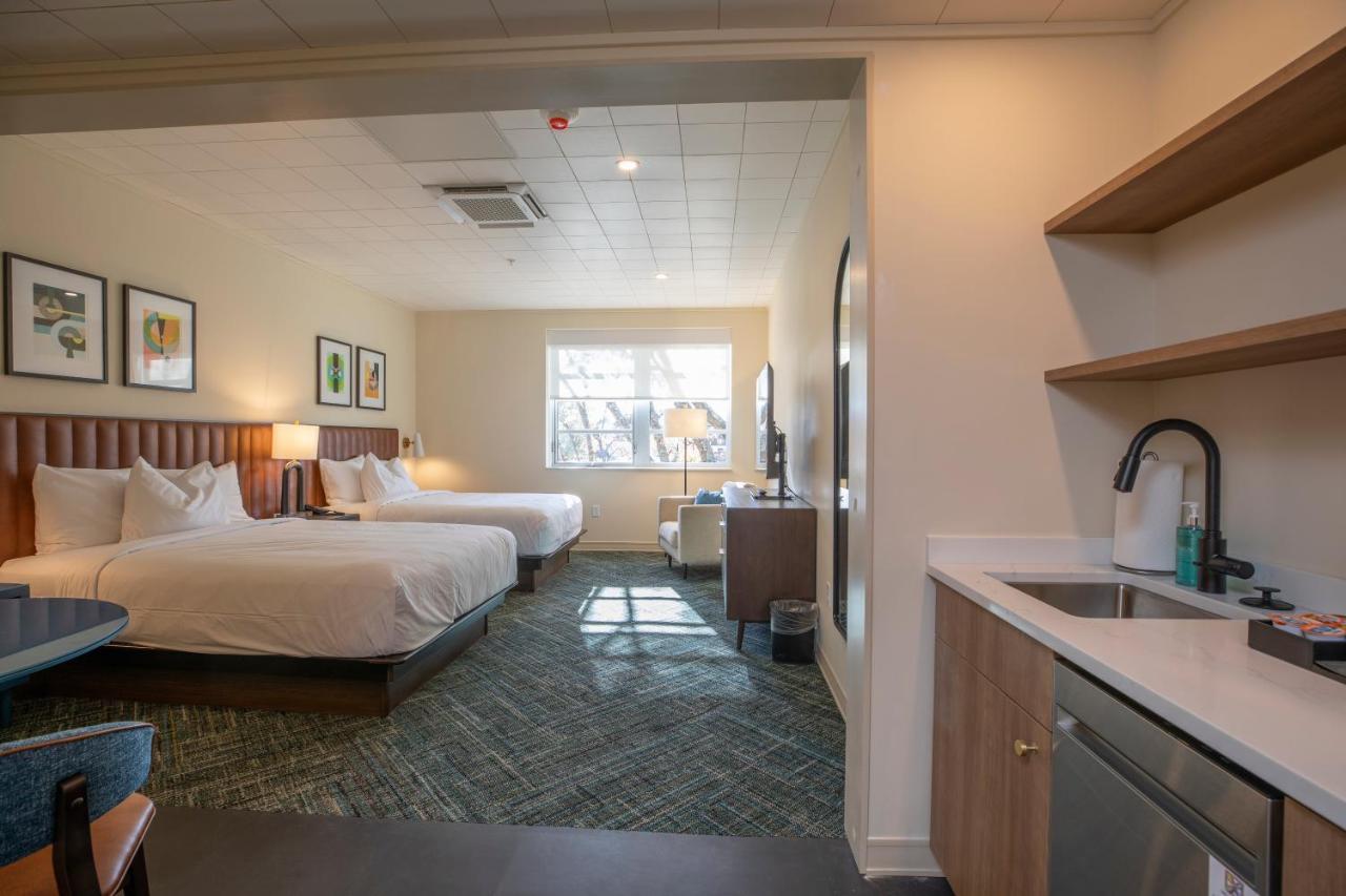 The Holbrook Hotel Danville Bagian luar foto