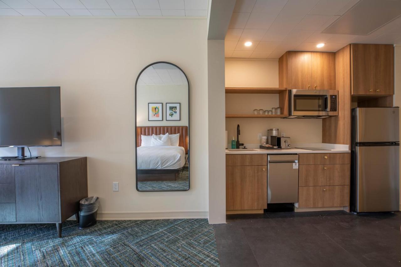 The Holbrook Hotel Danville Bagian luar foto