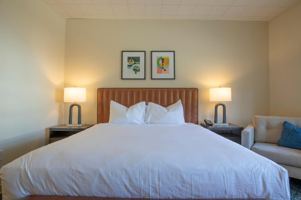 The Holbrook Hotel Danville Bagian luar foto